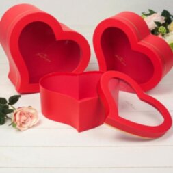 Коробка-сердце красный с окном, 24,5 х 21 х10 см