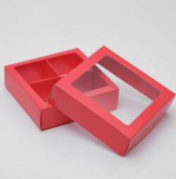 Коробка для конфет с вклеенным окном 120*120*30 мм (4) (красная матовая)